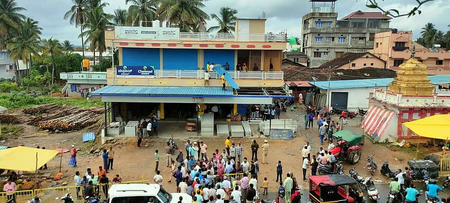 ಕೊಣನೂರಿನಲ್ಲಿ ಸೋಮವಾರ ಸರ್ಕಾರಿ ಜಾಗದ ಒತ್ತುವರಿ ತೆರವು ಕಾರ್ಯಾಚರಣೆ ನಡೆಯಿತು