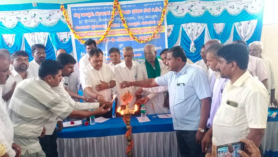 ಕುಂಚಿಟಿಗ ಕ್ಷೇಮಾಭಿವೃದ್ಧಿ ಸಂಘದ ಸಭೆ ಉದ್ಘಾಟನೆ ಸಂದರ್ಭ