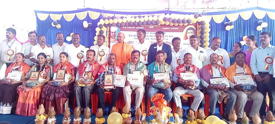 ತುರುವೇಕೆರೆಯಲ್ಲಿ ನಿವೃತ್ತ ಶಿಕ್ಷಕರು, ಅತ್ಯುತ್ತಮ ಶಿಕ್ಷಕರನ್ನು ಸತ್ಕರಿಸಲಾಯಿತು