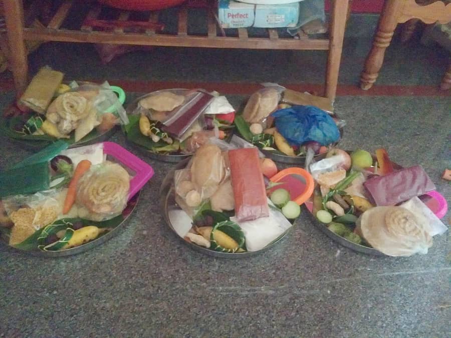 ಚನ್ನಗಿರಿ ತಾಲ್ಲೂಕಿನಾದ್ಯಂತ ಶುಕ್ರವಾರ ಗೌರಿ ಹಬ್ಬದ ಅಂಗವಾಗಿ ಮಹಿಳೆಯರು ಬಾಗಿನ ಸಲ್ಲಿಸಿದರು