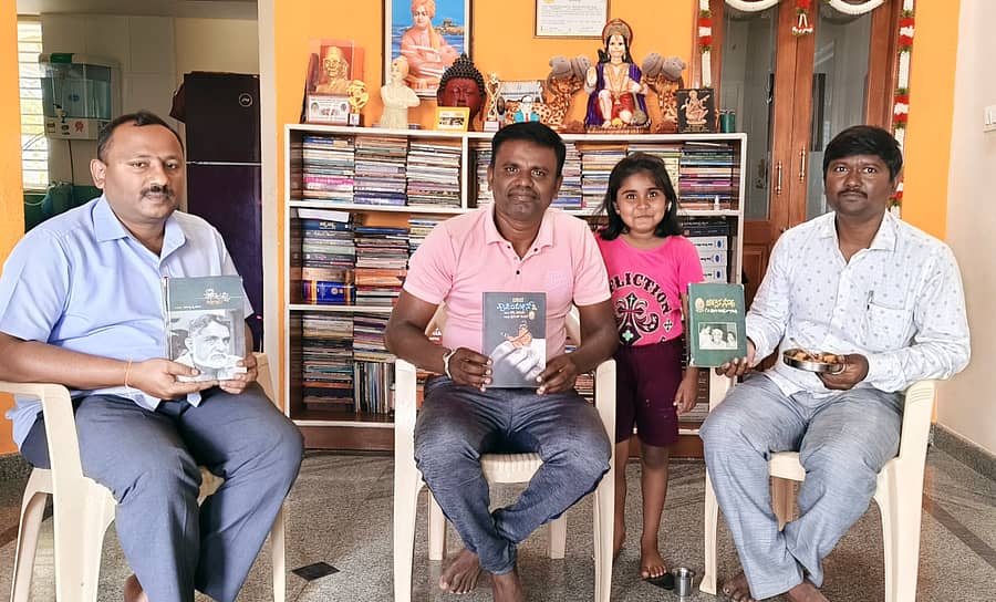 ಮಾಗಡಿ ತಾವರೆಕೆರೆ ಶಿಕ್ಷಕರಾದ ಚಿಕ್ಕವೀರಯ್ಯ ಮನೆಯಂಗಳದಲ್ಲಿ ಪೂರ್ಣಚಂದ್ರ ತೇಜಸ್ವಿ ಅವರ 87ನೇ ಜನ್ಮದಿನೋತ್ಸವ ಕಾರ್ಯಕ್ರಮ ನಡೆಸಲಾಯಿತು