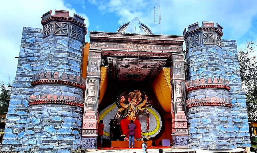 ಬಸವಕಲ್ಯಾಣದ ಬಸವೇಶ್ವರ ಚೌಕ್‌ನಲ್ಲಿನ ಗಣೇಶನಿಗೆ ಕೋಟೆ ಮಾದರಿಯ ಮಂಟಪ ನಿರ್ಮಿಸಿರುವುದು