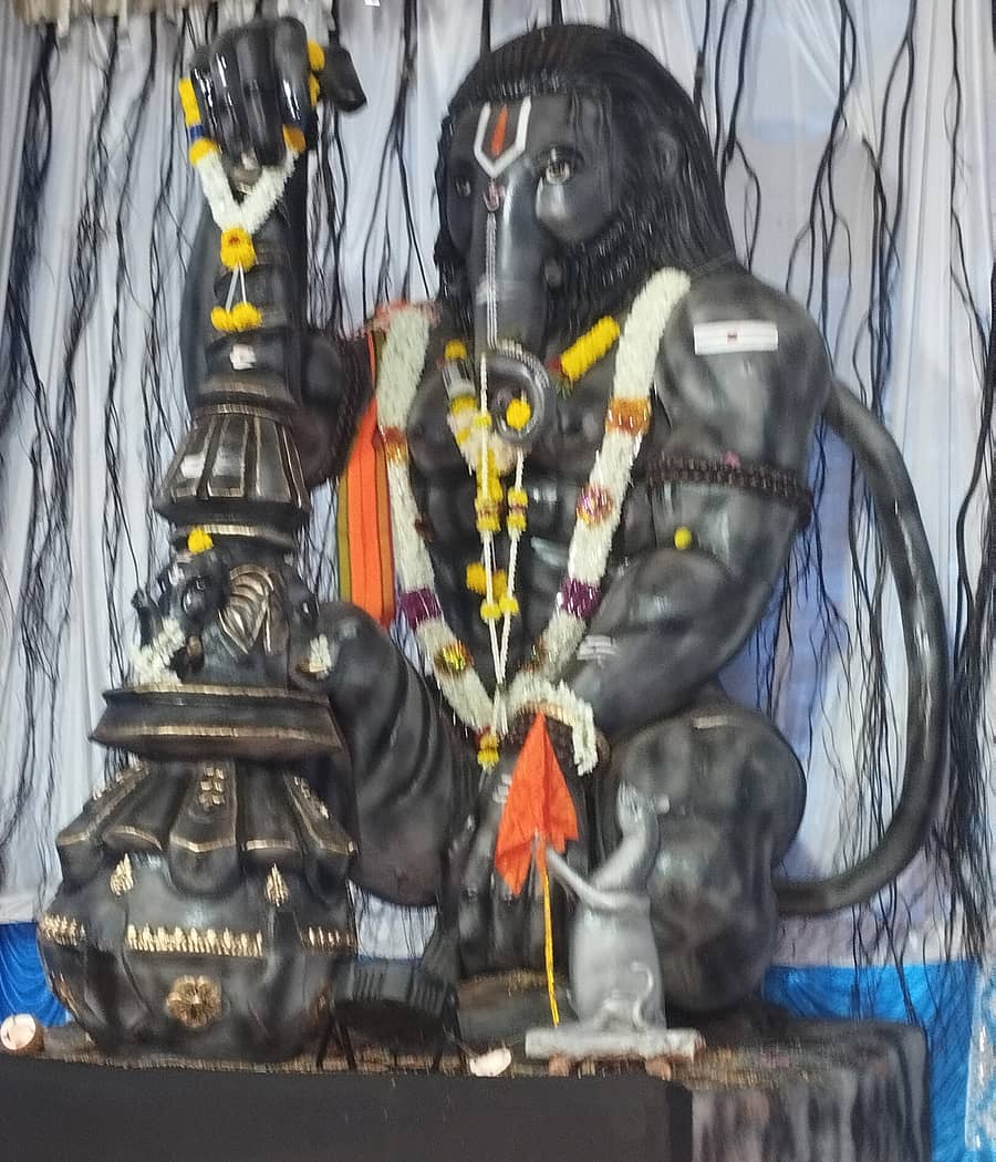 ಕಂಪ್ಲಿಯಲ್ಲಿ ಪ್ರತಿಷ್ಠಾಪಿಸಿದ ಭಜರಂಗಿ ಅವತಾರದ ಗಣೇಶ ಮೂರ್ತಿ