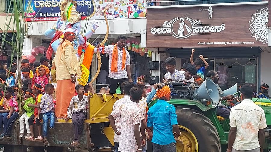 ಮೂಡಲಗಿಯಲ್ಲಿ ವಂಕಟೇಶ ನಗರದಲ್ಲಿ ಗಣೇಶ ಮೂರ್ತಿ ಮೆರವಣಿಗೆ ನಡೆಯಿತು