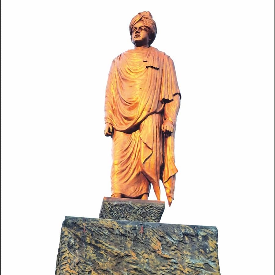 ಗದಗನದಲ್ಲಿ ಅನಾವರಣ ಆಗಲಿರುವ ಸ್ವಾಮಿ ವಿವೇಕಾನಂದರ ಕಂಚಿನ ಪ್ರತಿಮೆ ಮಾದರಿ