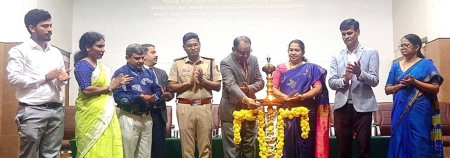 ತರಬೇತುದಾರರ ತರಬೇತಿ ಕಾರ್ಯಾಗಾರವನ್ನು ಪ್ರಧಾನ ಜಿಲ್ಲಾ ಮತ್ತು ಸೆಷನ್ಸ್ ನ್ಯಾಯಾಧೀಶ ಕಿರಣ್ ಎಸ್. ಗಂಗಣ್ಣವರ್ ಉದ್ಘಾಟಿಸಿದರು