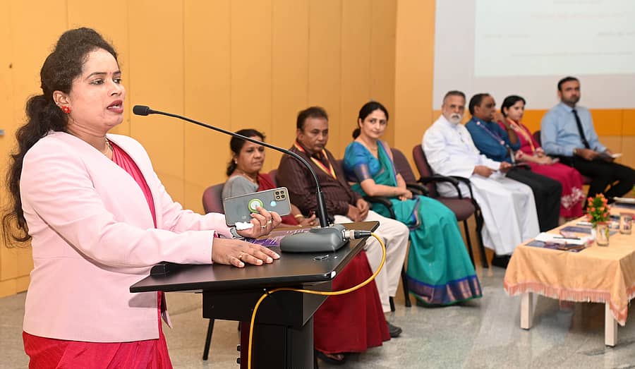 ಕಾರ್ಯಕ್ರಮದಲ್ಲಿ ಹಿರಿಯ ಸಿವಿಲ್ ನ್ಯಾಯಾಧೀಶರಾದ ಶೋಭಾ ಬಿ. ಜಿ. ಮಾತನಾಡಿದರು. ಜ್ಯೋತಿ ಉಳೆಪಾಡಿ, ಡಾ. ಸುದರ್ಶನ್, ಡಾ.ಪ್ರಜಕ್ತ ರಾವ್, ಫಾ.ರಿಚರ್ಡ್ ಅಲೋಷಿಯಸ್ ಕುವೆಲ್ಲೊ, ಡಾ. ಎಚ್‍.ಆರ್ ತಿಮ್ಮಯ್ಯ ಮತ್ತಿತರರು ಭಾಗವಹಿಸಿದ್ದರು : ಪ್ರಜಾವಾಣಿ ಚಿತ್ರ