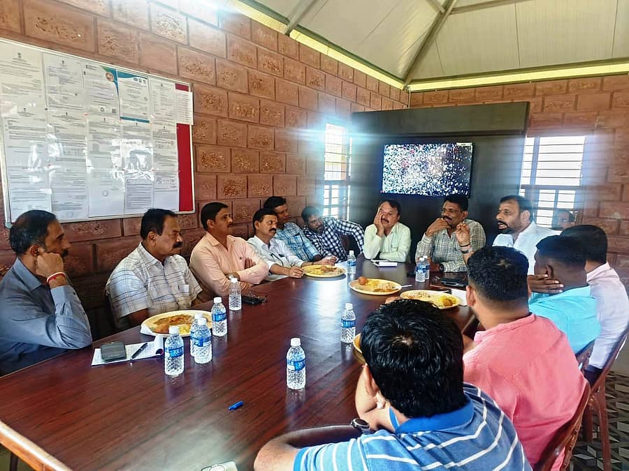 ಬೆಳಪು ಕೆಐಎಡಿಬಿ ಕೈಗಾರಿಕಾ ಪ್ರದೇಶಕ್ಕೆ ಪಣಿಯೂರಿನಿಂದ ಬೆಳಪುವಿಗೆ ಸಂಪರ್ಕ ರಸ್ತೆ ಅಭಿವೃದ್ಧಿ ಕುರಿತು ಸಮಾಲೋಚನಾ ಸಭೆ ನಡೆಯಿತು