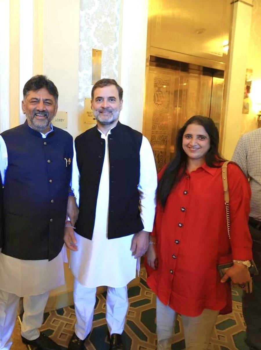 ರಾಹುಲ್ ಗಾಂಧಿ ಜೊತೆ ಡಿ.ಕೆ. ಶಿವಕುಮಾರ್ ಮತ್ತು ಉಷಾ ಶಿವಕುಮಾರ್