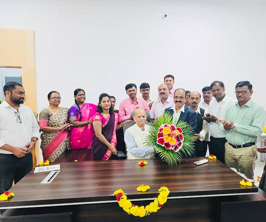 ಪ್ರಾದೇಶಿಕ ಅಸಮತೋಲನಾ ನಿವಾರಣಾ ಸಮಿತಿ ಅಧ್ಯಕ ಪ್ರೊ. ಆರ್. ಗೋವಿಂದ ರಾವ್ ಅವರನ್ನು ಯೋಜನಾ ಇಲಾಖೆಯ ಪ್ರದೇಶಾಭಿವೃದ್ದಿ ಮಂಡಳಿ ನಿರ್ದೇಶಕ ಡಿ. ಚಂದ್ರಶೇಖರಯ್ಯ ಬರಮಾಡಿಕೊಂಡರು. ಯೋಜನಾ ಇಲಾಖೆಯ ಸಿಬ್ಬಂದಿ ಜೊತೆಗೆ ಇದ್ದರು