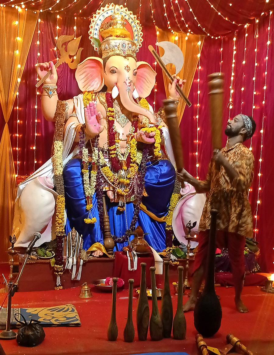 ತೋವಿನಕೆರೆ ಸಮೀಪದ ಕೆಸ್ತೂರಿನಲ್ಲಿ ತರಬೇತಿದಾರ ಡಿ.ಆರ್. ಚೇತನ ಗರಡಿ ಮನೆಯ ಉಪಕರಣಗಳ ಬಳಕೆ ಮತ್ತು ಉಪಯೋಗದ ಬಗ್ಗೆ ಮಾಹಿತಿ ನೀಡಿದರು