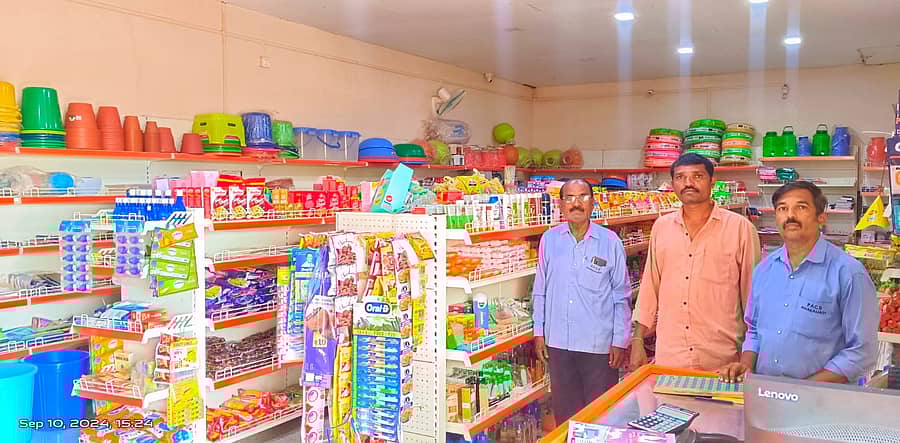 ಬೀಳಗಿ ತಾಲ್ಲೂಕಿನ ಅನಗವಾಡಿಯಲ್ಲಿ ಪ್ರಾಥಮಿಕ ಕೃಷಿ ಪತ್ತಿನ ಸಹಕಾರ ಸಂಘದಿಂದ ನಿರ್ಮಿಸಿರುವ ಸೂಪರ್ ಮಾರ್ಕೆಟ್