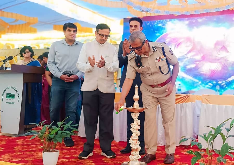 ಆನೇಕಲ್ ತಾಲ್ಲೂಕಿನ ಬಸವನಪುರದಲ್ಲಿ ಆಯೋಜಿಸಿದ್ದ ಸೈಬರ್ ಜಾಗೃತಿ ಕಾರ್ಯಕ್ರಮವನ್ನು ಬೆಂಗಳೂರು ನಗರ ಪೊಲೀಸ್ ಆಯುಕ್ತ ಬಿ.ದಯಾನಂದ್ ಉದ್ಘಾಟಿಸಿದರು