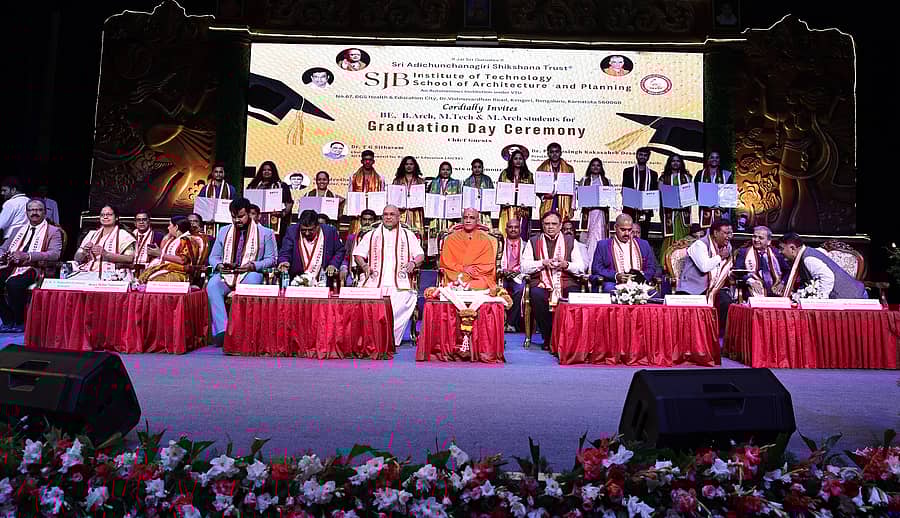 ಎಸ್.ಜೆ.ಬಿ ಇನ್ ಸ್ಟಿಟ್ಯೂಟ್ ಆಫ್ ಟೆಕ್ನಾಲಜಿ ಹಾಗೂ ಎಸ್.ಜೆ.ಬಿ. ಸ್ಕೂಲ್ ಆಫ್ ಆರ್ಕಿಟೆಕ್ಟರ್ ಸಂಸ್ಥೆಯ ವಿದ್ಯಾರ್ಥಿಗಳಿಗೆ ಪದವಿ ಪ್ರದಾನ ಮಾಡಲಾಯಿತು.