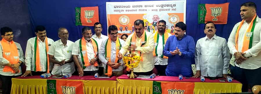 ಕುಮಟಾದಲ್ಲಿ ಶನಿವಾರ ನಡೆದ ಬಿಜೆಪಿ ಸದಸ್ಯತ್ವ ಅಭಿಯಾನವನ್ನು ಮಾಜಿ ಸಚಿವ ವಿ. ಸುನೀಲ್ಕುಮಾರ್ ಉದ್ಘಾಟಿಸಿದರು