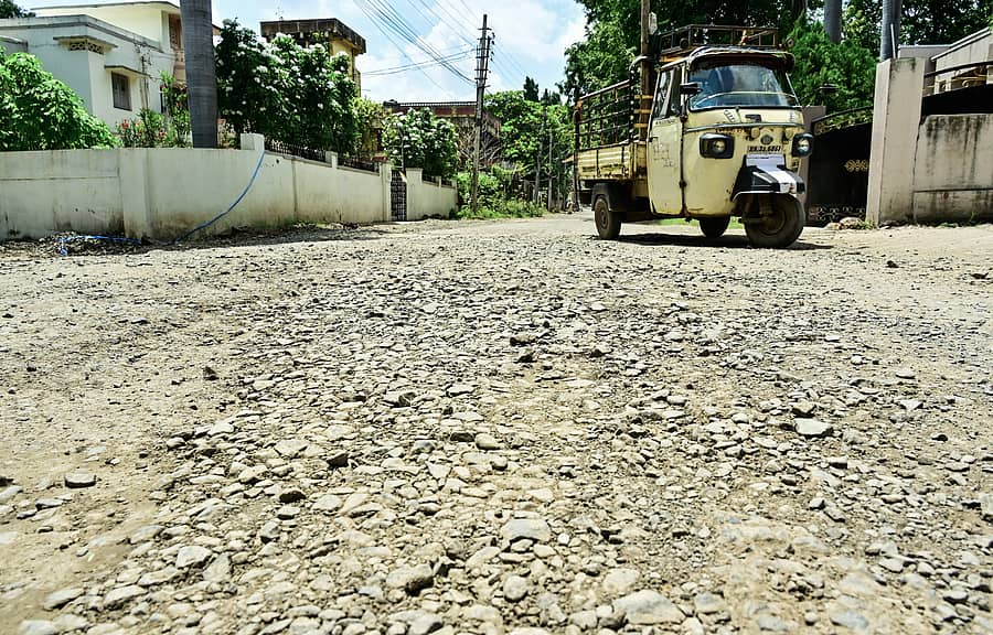 ಕಲಬುರಗಿ ನಗರದ ಕೆಕೆಆರ್‌ಡಿಬಿ ಕಚೇರಿ ಸಮೀಪ ರಸ್ತೆಯ ಅವ್ಯವಸ್ಥೆ 