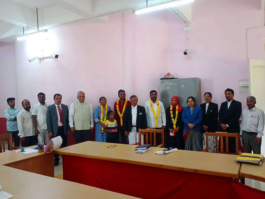 ವಿಜಯಪುರ ಜಿಲ್ಲೆಯಲ್ಲಿ ಶನಿವಾರ ನಡೆದ ರಾಷ್ಟ್ರೀಯ ಲೋಕ ಅದಾಲತ್ನಲ್ಲಿ ರಾಜಿ–ಸಂಧಾನ ಮೂಲಕ ಒಂದಾದ ಜೋಡಿಗಳು