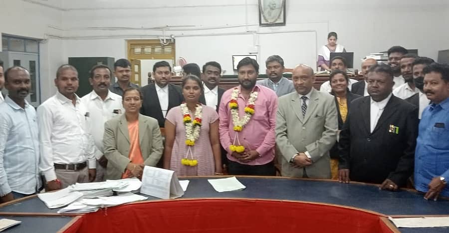 ಚಿತ್ರದುರ್ಗದಲ್ಲಿ ಶನಿವಾರ ನಡೆದ ರಾಷ್ಟ್ರೀಯ ಲೋಕ ಅದಾಲತ್ನಲ್ಲಿ ನ್ಯಾಯಾಧೀಶರು, ವಕೀಲರು ವ್ಯಾಜ್ಯವನ್ನು ರಾಜಿ ಸಂಧಾನದ ಮೂಲಕ ಇತ್ಯರ್ಥಗೊಳಿಸಿದರು