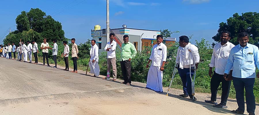 <div class="paragraphs"><p>ವಡಗೇರಾ ತಾಲ್ಲೂಕಿನ ರೊಟ್ನಡಗಿ ಕ್ರಾಸ್ ಸಮೀಪದಲ್ಲಿ ಅಂಗವಿಕಲರು ಭಾನುವಾರ ಪ್ರಜಾಪ್ರಭುತ್ವ ಹಬ್ಬದಲ್ಲಿ ಭಾಗವಹಿಸಿ ಯಶಸ್ವಿಗೊಳಿಸಿದರು </p></div>