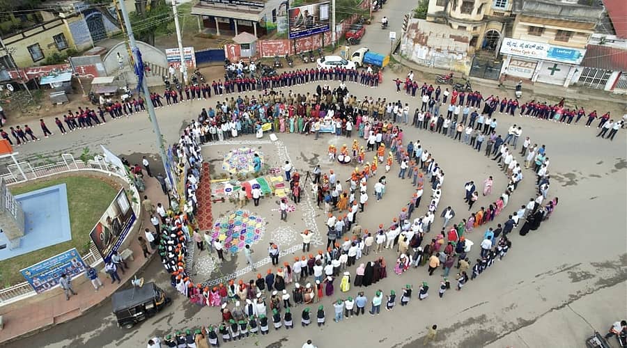 ಚಿಕ್ಕಮಗಳೂರಿನ ಆಜಾದ್ ಪಾರ್ಕ್ ವೃತ್ತದಲ್ಲಿ ನಿರ್ಮಿಸಿದ್ದ ಮಾನವ ಸರಪಳಿ