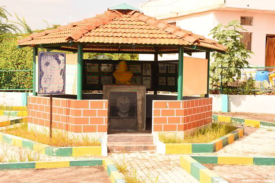 ಯಾದಗಿರಿ ನಗರದಲ್ಲಿರುವ ಕೋಲೂರು ಮಲ್ಲಪ್ಪ ಅವರ ಸಮಾಧಿ ಸ್ಥಳ