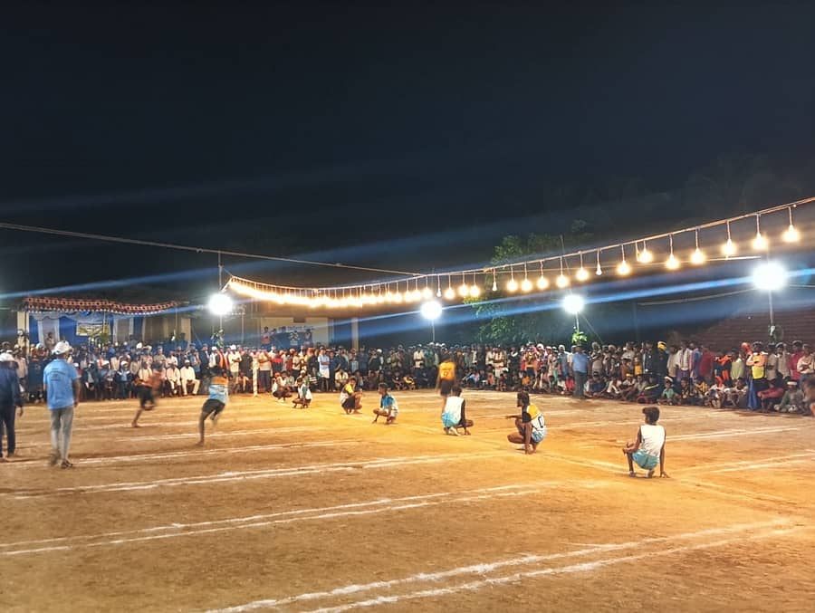 ಹಂಸಬಾವಿ ಸಮೀಪದ ಯತ್ತಿನಹಳ್ಳಿ ಎಂಕೆ ಗ್ರಾಮದಲ್ಲಿ ಹೊನಲು ಬೆಳಕಿನ ಕೊಕ್ಕೊ ಟೂರ್ನಿ ಈಚೆಗೆ ನಡೆಯಿತು