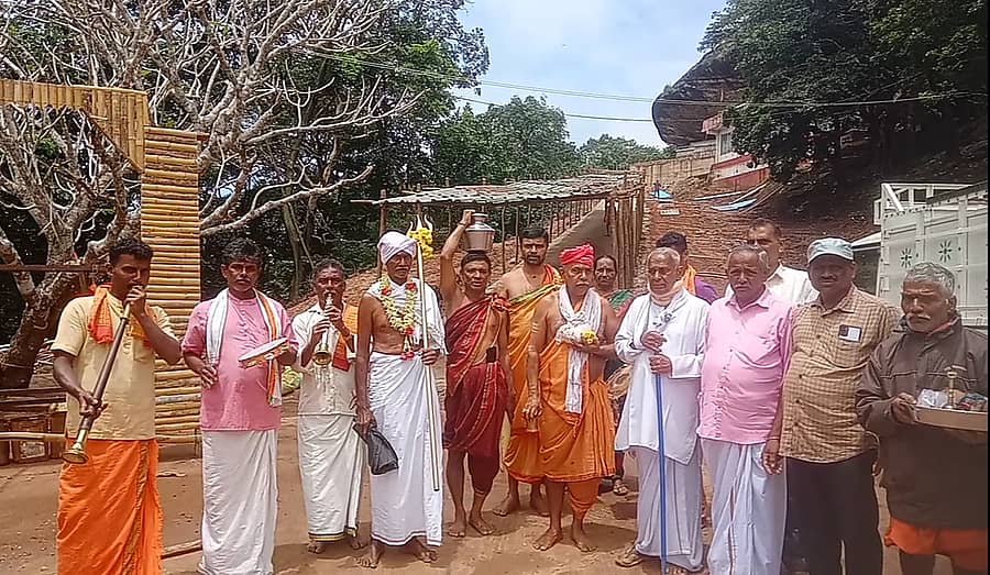 ಹೊಸನಗರ ತಾಲ್ಲೂಕಿನ ಅಮ್ಮನಘಟ್ಟ ಜಾತ್ರೆ ಶುಭಾರಂಭಕ್ಕೆ ಹಳೆ ಅಮ್ಮನಘಟ್ಟದಲ್ಲಿ ಕಂಕಣ ಕಟ್ಟಲಾಯಿತು