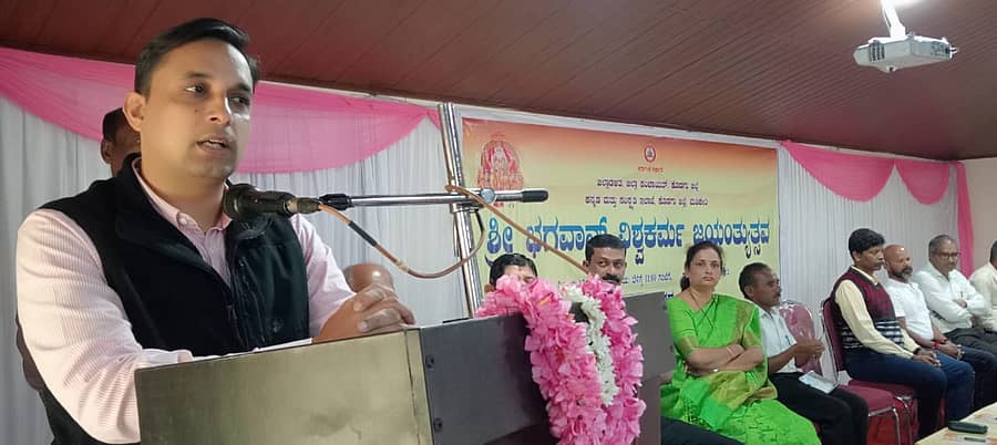 ಕಾರ್ಯಕ್ರಮದಲ್ಲಿ ಜಿಲ್ಲಾಧಿಕಾರಿ ವೆಂಕಟ್ ರಾಜಾ ಮಾತನಾಡಿದರು