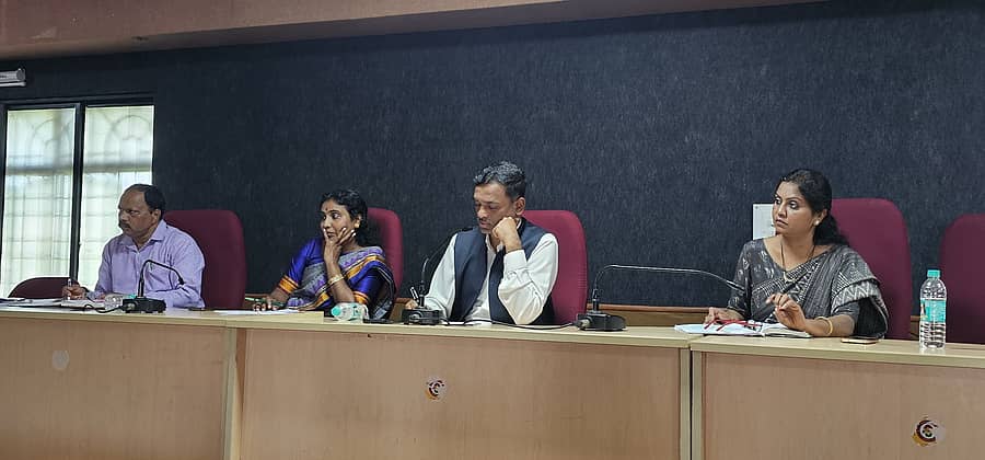 ವಿವಿಧ ಇಲಾಖೆಗಳ ಅಧಿಕಾರಿಗಳ ಸಭೆಯಲ್ಲಿ ರಾಜ್ಯ ಮಕ್ಕಳ ಆಯೋಗದ ಸದಸ್ಯ ತಿಪ್ಪೇಸ್ವಾಮಿ ಕೆ.ಟಿ. ಮಾತನಾಡಿದರು