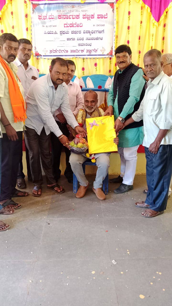 <div class="paragraphs"><p>ಗುಡಗೇರಿ ಗ್ರಾಮದ ಫಕೀರಪ್ಪ ಚನ್ನಬಸಪ್ಪ ಮತ್ತೂರು ಸರ್ಕಾರಿ ಕರ್ನಾಟಕ ಪಬ್ಲಿಕ್‌ ಶಾಲೆಯ ಪಿಯು ವಿಭಾಗದ ವಿದ್ಯಾರ್ಥಿಗಳಿಗೆ ಸ್ವಾಗತ ಹಾಗೂ ವಿವಿಧ ಚಟುವಟಿಕೆಗಳ ಉದ್ಘಾಟನೆ ಸಮಾರಂಭದಲ್ಲಿ ಪಾಲ್ಗೊಂಡು ಮಾತನಾಡಿದರು. </p></div>