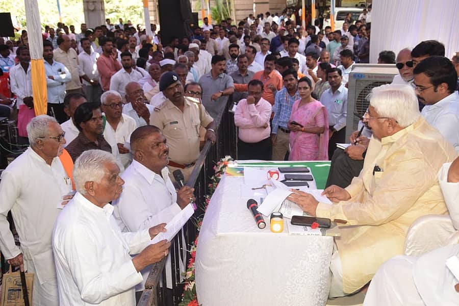 ಗದಗ ಜಿಲ್ಲಾಡಳಿತ ಭವನದಲ್ಲಿ ಬುಧವಾರ ನಡೆದ ಜನತಾ ದರ್ಶನದಲ್ಲಿ ಸಚಿವ ಎಚ್.ಕೆ.ಪಾಟೀಲ ಸಾರ್ವಜನಿಕರ ಅಹವಾಲು ಆಲಿಸಿದರು