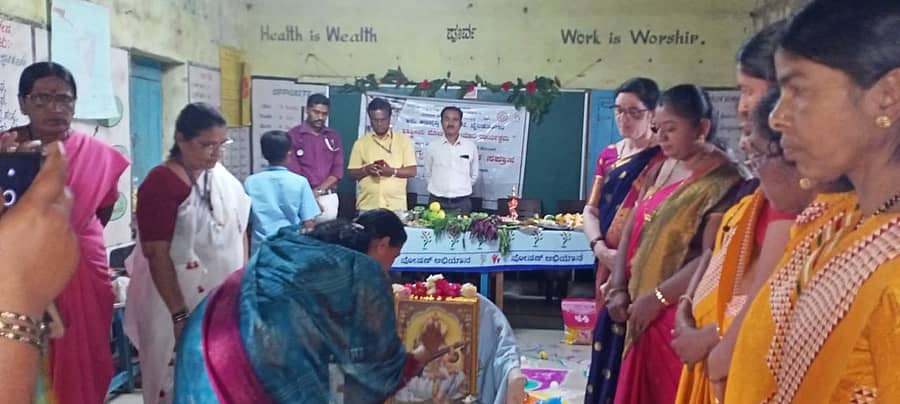 ನೇಸರಗಿ ಸಮೀಪದ ನಾಗನೂರ ಗ್ರಾಮದ ಪ್ರಾಥಮಿಕ ಕನ್ನಡ ಶಾಲೆಯಲ್ಲಿ ರಾಷ್ಟ್ರೀಯ ಪೋಷಣ ಅಭಿಯಾನ ಕಾರ್ಯಕ್ರಮ ನಡೆಯಿತು 