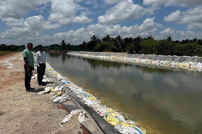 ನ್ಯಾಮತಿ ತಾಲ್ಲೂಕು ಬಸವನಹಳ್ಳಿ ಗ್ರಾಮದ ಹೊರವಲಯದಲ್ಲಿರುವ ತುಂಗಾ ಮೇಲ್ದಂಡೆ ನಾಲೆ ಒಡೆದ ಸ್ಥಳದಲ್ಲಿ ದುರಸ್ತಿ ಕಾರ್ಯ ನಡೆದು ನಾಲೆಯಲ್ಲಿ ನೀರು ಹರಿಯುತ್ತಿರುವುದು