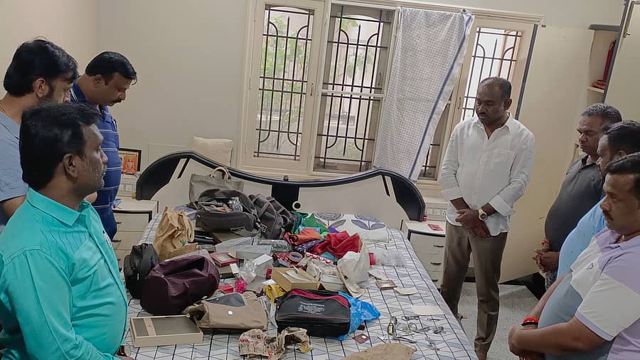 <div class="paragraphs"><p>ಆಭರಣ ಅಂಗಡಿ ಮಾಲೀಕ ವೇಣುಗೋಪಾಲ್ ಅವರ ಮನೆ</p></div>