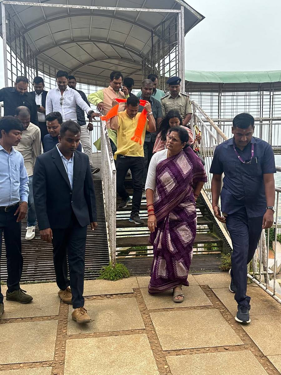 ಓಡಿಶಾ ಉಪಮುಖ್ಯಮಂತ್ರಿ ಪ್ರವತಿ ಪರಿದಾ ಅವರು ನಂದಿಗಿರಿಧಾಮಕ್ಕೆ ಭೇಟಿ ನೀಡಿದ ಕ್ಷಣ 