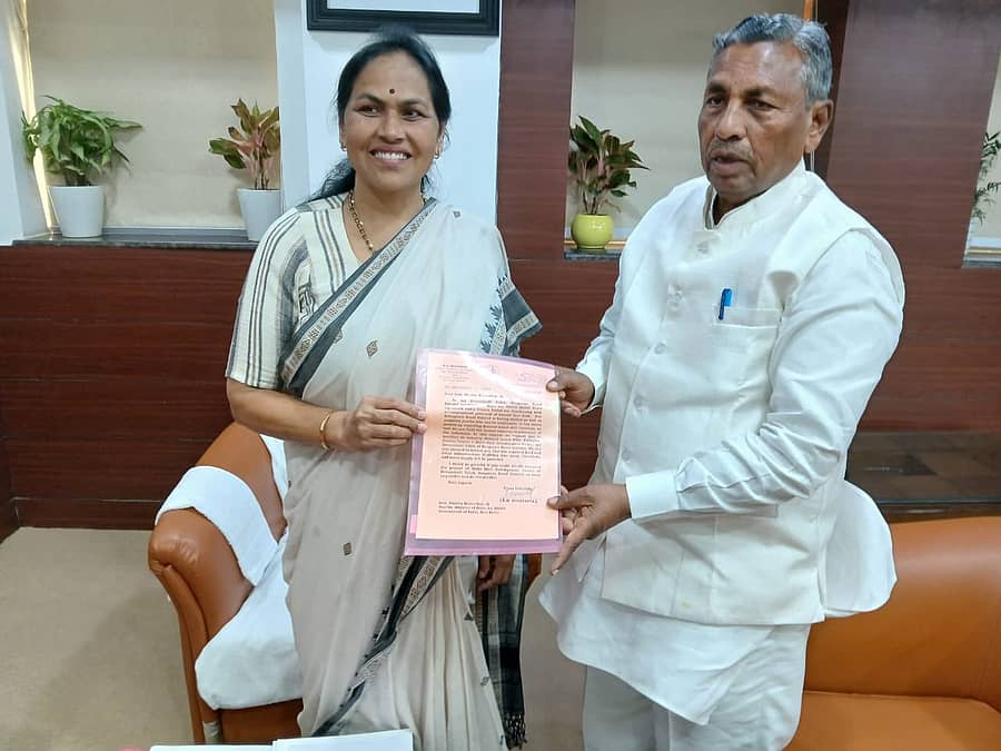 <div class="paragraphs"><p>ಕೆ.ಎಚ್. ಮುನಿಯಪ್ಪ ಹಾಗೂ ಶೋಭಾ ಕರಂದ್ಲಾಜೆ ಭೇಟಿ</p></div>