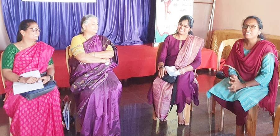 ತುಮಕೂರಿನಲ್ಲಿ ಈಚೆಗೆ ಹಮ್ಮಿಕೊಂಡಿದ್ದ ಸಾಹಿತಿ ಕೆ.ಪಿ.ಪೂರ್ಣಚಂದ್ರ ತೇಜಸ್ವಿ ನೆನಪಿನ ಕಾರ್ಯಕ್ರಮದಲ್ಲಿ ಲೇಖಕಿಯರ ಸಂಘದ ಜಿಲ್ಲಾ ಘಟಕದ ಅಧ್ಯಕ್ಷೆ ಮಲ್ಲಿಕಾ ಬಸವರಾಜು, ಉಪನ್ಯಾಸಕರಾದ ರೇಖಾ ಹಿಮಾನಂದ್, ಆಶಾರಾಣಿ ಭಾಗವಹಿಸಿದ್ದರು