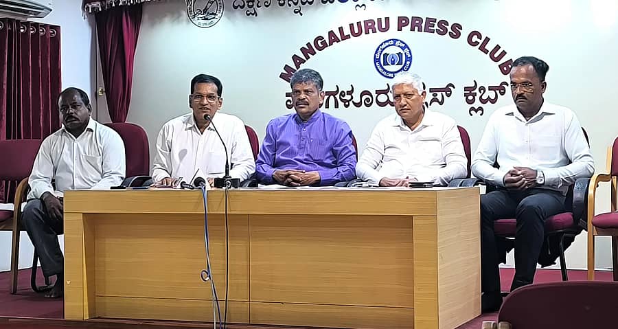 ಸುದ್ದಿಗೋಷ್ಠಿಯಲ್ಲಿ ಕಥೋಲಿಕ್ ಸಭಾ ಮಂಗಳೂರು ಪ್ರದೇಶ್ ಅಧ್ಯಕ್ಷ ಆಲ್ವಿನ್ ಡಿಸೋಜ ಮಾತನಾಡಿದರು