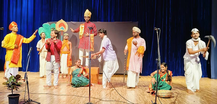 ಭಾಲ್ಕಿ ತಾಲ್ಲೂಕಿನ ಕರಡ್ಯಾಳದ ಚನ್ನಬಸವೇಶ್ವರ ಗುರುಕುಲದಲ್ಲಿ ಕಲಬುರಗಿಯ ಶ್ರೀ ರಂಗ ಕಲಾ ತಂಡದ ಕಲಾವಿದರು ನಡೆಸಿಕೊಟ್ಟ ಪಿಯುಸಿ ಪಠ್ಯ ಆಧಾರಿತ ಬೋಳೇಶಂಕರ ನಾಟಕ ಪ್ರದರ್ಶನ ಗಮನ ಸೆಳೆಯಿತು