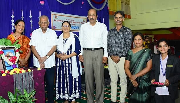 ಮೈಸೂರಿನ ನಟರಾಜ ಮಹಿಳಾ ವಸತಿ ಪ್ರಥಮ ದರ್ಜೆ ಕಾಲೇಜಿನಲ್ಲಿ ಗುರುವಾರ ನಡೆದ ‘ತೇಜಸ್ವಿ ಸಾಹಿತ್ಯ ಚಿಂತನೆ’ ಹಾಗೂ ‘ನಾಡಹಬ್ಬ ದಸರಾ ಕವಿಗೋಷ್ಠಿ’ ಕಾರ್ಯಕ್ರಮವನ್ನು ಸಾಹಿತಿ ರಾಮೇಗೌಡ ಉದ್ಘಾಟಿಸಿದರು