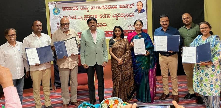 ಕರ್ನಾಟಕ ರಾಜ್ಯ ಗಂಗೂಬಾಯಿ ಹಾನಗಲ್‌ ಸಂಗೀತ ಮತ್ತು ಪ್ರದರ್ಶಕ ಕಲೆಗಳ ವಿಶ್ವವಿದ್ಯಾಲಯವು ವಿವಿಧ ಸಂಸ್ಥೆಗಳೊಂದಿಗೆ ಗುರುವಾರ ಒಪ್ಪಂದ ಮಾಡಿಕೊಳ್ಳಲಾಯಿತು