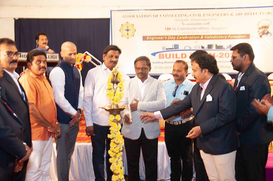 ಹೊಸಪೇಟೆಯಲ್ಲಿ ಭಾನುವಾರ ‘ಬಿಲ್ಡ್‌ ಟೆಕ್‌’ ಪ್ರದರ್ಶನದಲ್ಲಿ ಎಂಜಿನಿಯರ್ಸ್‌ ಡೇ ಕಾರ್ಯಕ್ರಮ ನಡೆಯಿತು –ಪ್ರಜಾವಾಣಿ ಚಿತ್ರ