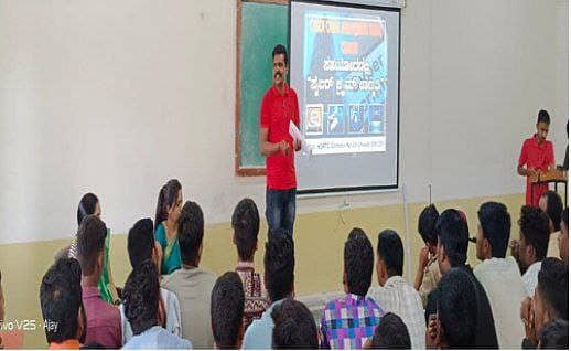 ಚಿಕ್ಕೋಡಿಯ ಸೈಬರ್ ಕ್ರೈಂ ಜಾಗೃತಿ ತಂಡದಿಂದ ವಿದ್ಯಾರ್ಥಿಗಳಿಗೆ ಮಾರ್ಗದರ್ಶನ ನೀಡಿದ ಅಮಿತ್ ಮಾಳಿ