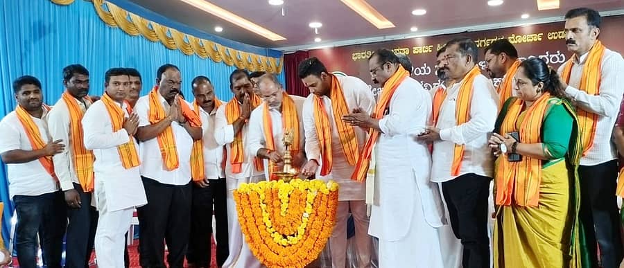 ಬರಹಗಾರರ ಸಮ್ಮೇಳನವನ್ನು ಸಂಸದ ಯದುವೀರ್ ಕೃಷ್ಣದತ್ತ ಚಾಮರಾಜ ಒಡೆಯರ್ ಉದ್ಘಾಟಿಸಿದರು