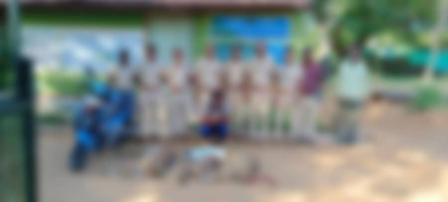 <div class="paragraphs"><p>ಹನೂರು ತಾಲೂಕಿನ ಮಹದೇಶ್ವರ ಬೆಟ್ಟ ರಸ್ತೆಯಲ್ಲಿ ಜಿಂಕೆ ಬೇಟೆಯಾಡಿದ್ದ ಆರೋಪಿಯನ್ನು ಅರಣ್ಯಾಧಿಕಾರಿಗಳು ಬಂಧಿಸಿದ್ದಾರೆ</p></div>