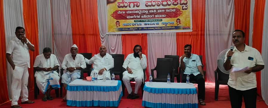 ಬಸವನಬಾಗೇವಾಡಿಯ ಮೆಗಾ ಮಾರುಕಟ್ಟೆ ಆವರಣದಲ್ಲಿ ಸಚಿವ ಶಿವಾನಂದ ಪಾಟೀಲ ಅವರ ಸಮ್ಮುಖದಲ್ಲಿ ಮೆಗಾ ಮಾರುಕಟ್ಟೆ ಮಳಿಗೆಗಳ ಹರಾಜು ಪ್ರಕ್ರಿಯೆ ನಡೆಯಿತು