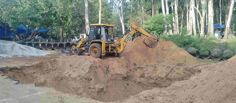 ತಲಕಾಡು ಮಾಲಂಗಿಯ ಸೇತುವೆ ಪಾಯ ತೆಗೆಯುವ ಕಾಮಗಾರಿ ಬರದಿಂದ ಸಾಗಿದೆ