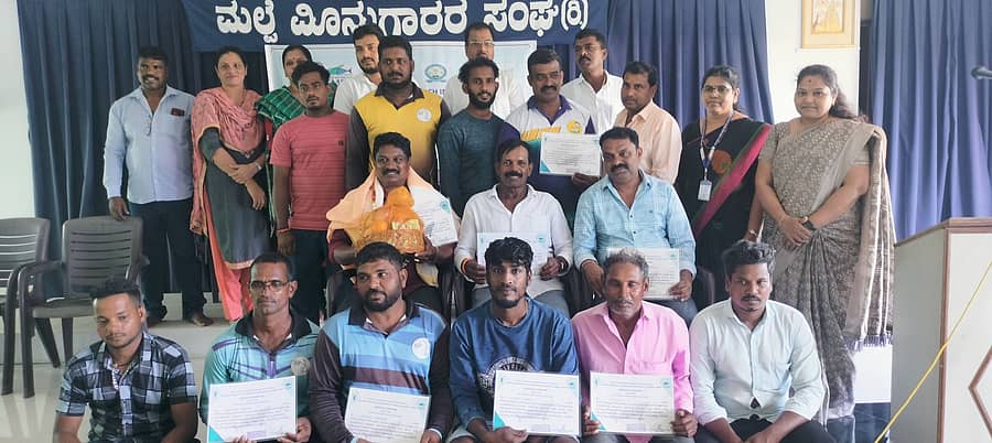 ವೇಲ್ ಶಾರ್ಕ್ ರಕ್ಷಿಸಿದ ಮೀನುಗಾರರ ತಂಡವನ್ನು ಸನ್ಮಾನಿಸಲಾಯಿತು