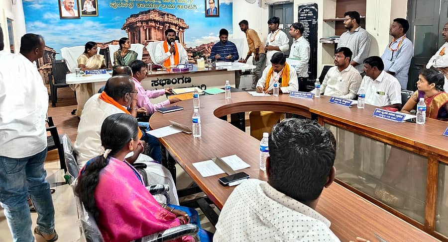 ಕಾರಟಗಿ ಪುರಸಭೆಯ ಚೊಚ್ಚಲ ಸಾಮಾನ್ಯ ಸಭೆಯಲ್ಲಿ ಜಿಲ್ಲಾ ಉಸ್ತುವಾರಿ ಸಚಿವ ಶಿವರಾಜ ತಂಗಡಗಿ ಮಾತನಾಡಿದರು