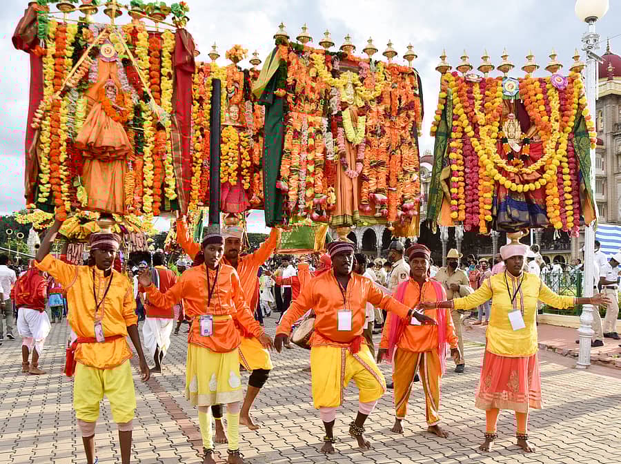 ಜಂಬೂಸವಾರಿಯಲ್ಲಿ ಭಾಗವಹಿಸಿದ ವಿವಿಧ ಕಲಾತಂಡಗಳು (ಸಂಗ್ರಹ ಚಿತ್ರ)